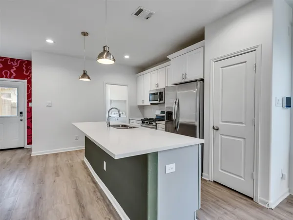 $2,050 | 3536 Rebecca Street, Houston, TX 77021