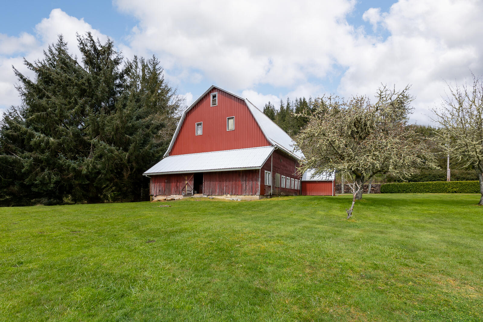 17775 Sandlake Road Cloverdale, OR 97112 - Photo 27 of 39 Barn