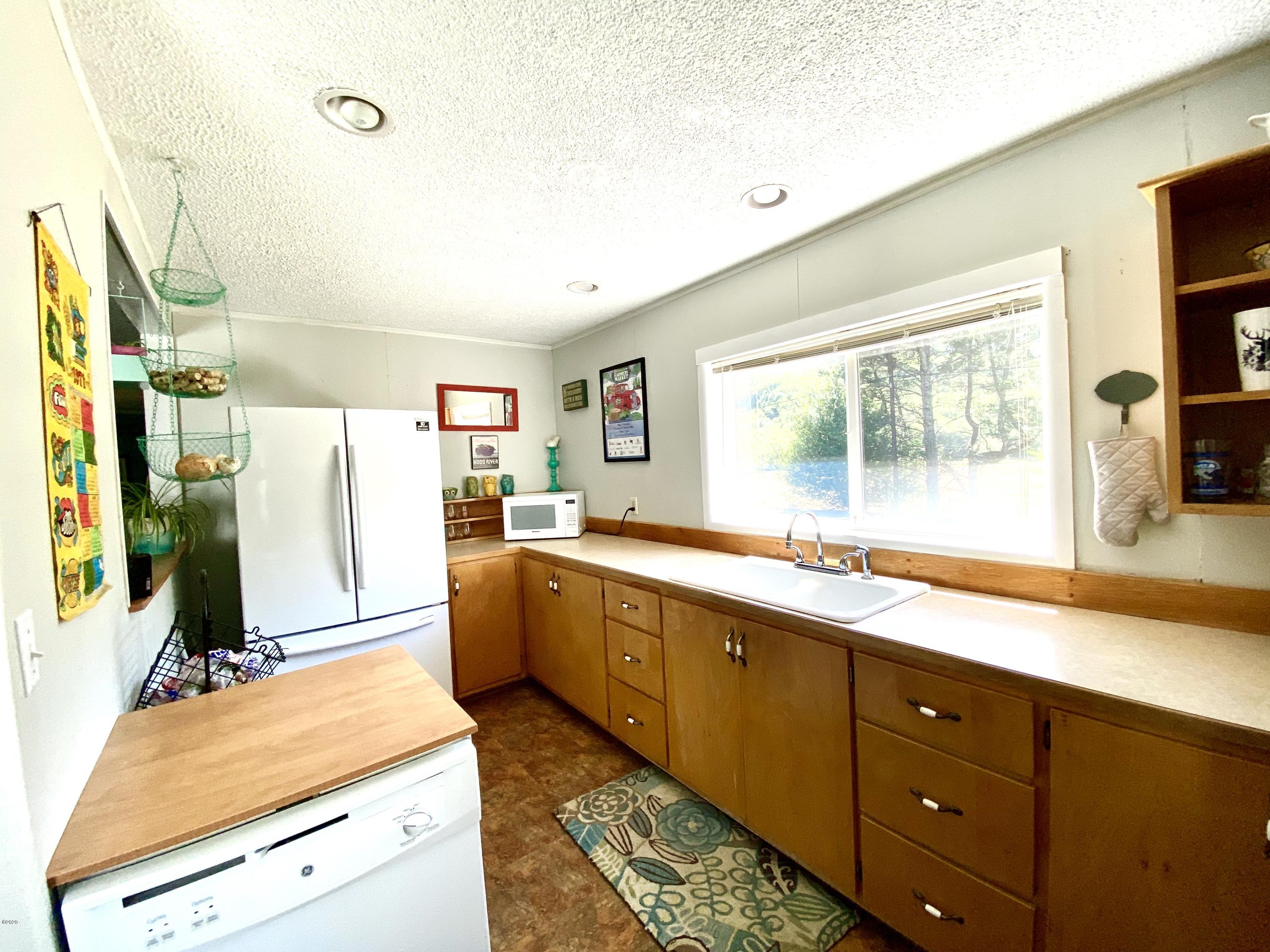 33985 Highway 22 Hebo, OR 97122 - Photo 7 of 40 Kitchen