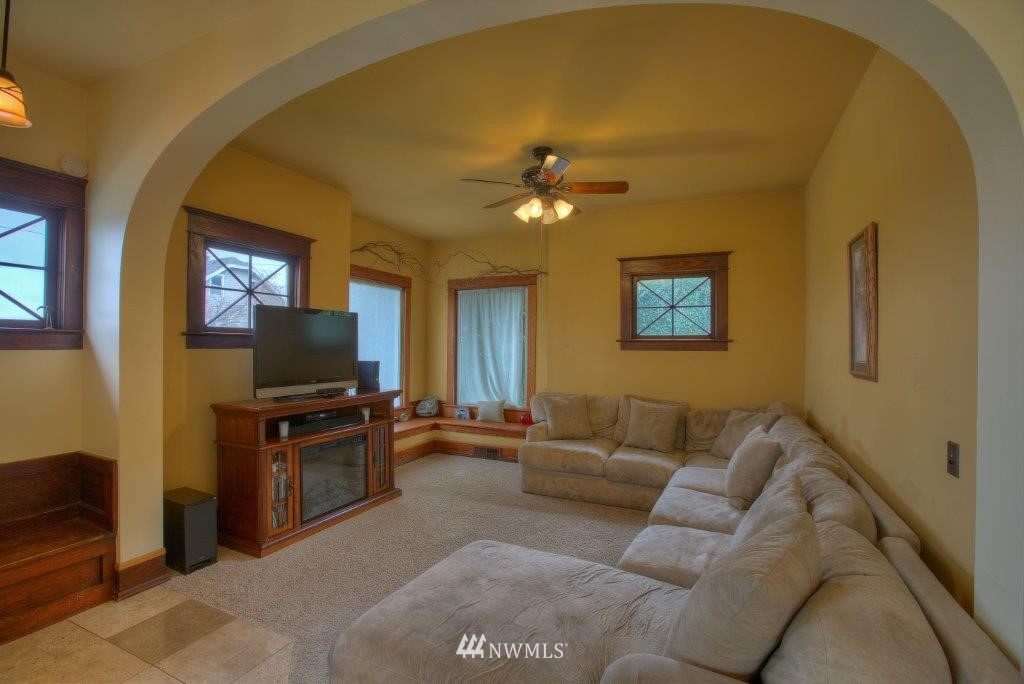 1107 South 4th Street Renton, WA 98057 - Photo 2 of 10