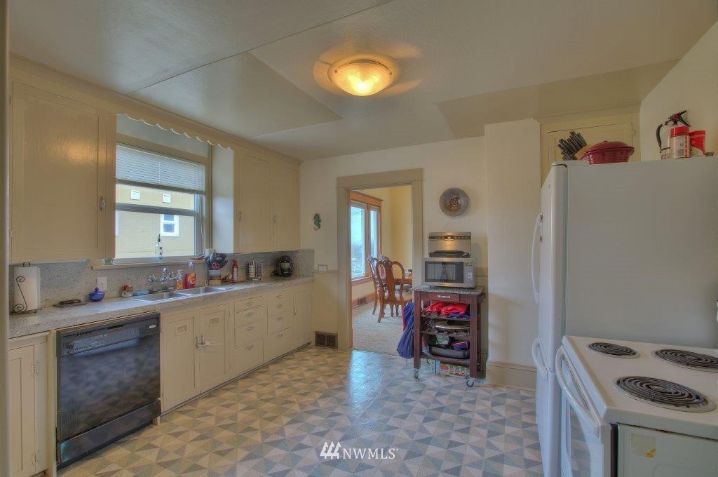 1107 South 4th Street Renton, WA 98057 - Photo 4 of 10
