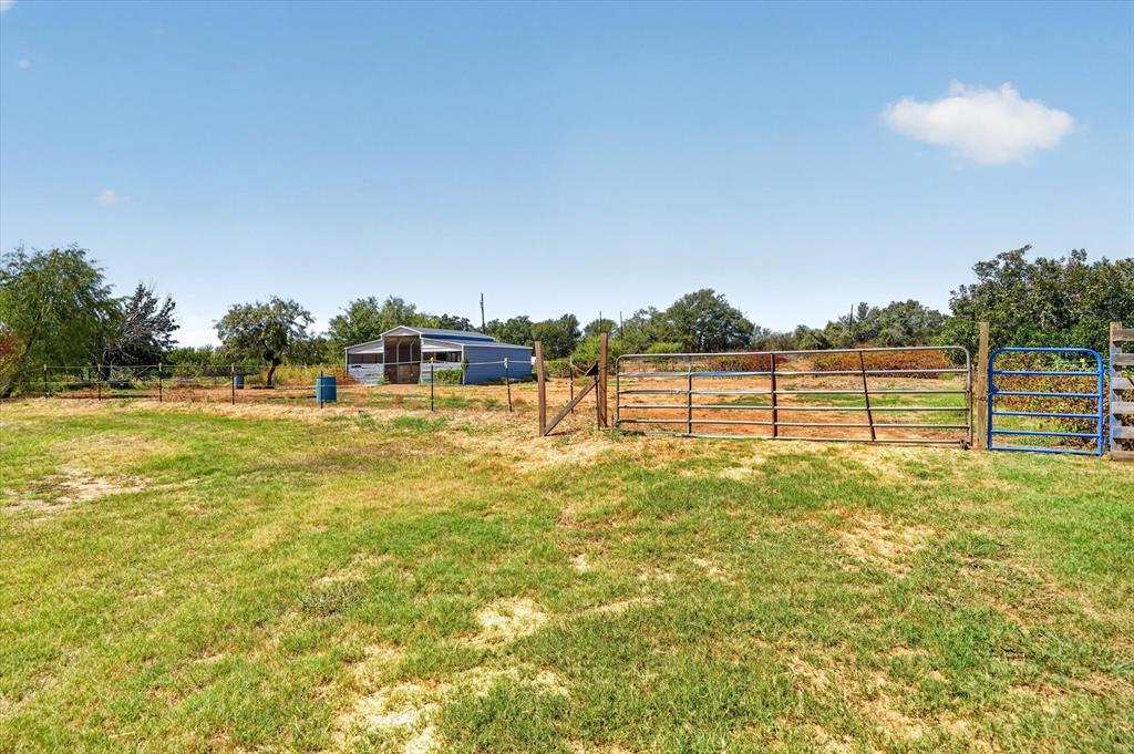 3520 Old Dennis Road Weatherford, TX 76087 - Photo 35 of 40 Barn and fence for horses