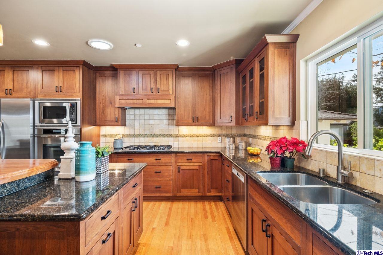 5015 Verwood Avenue Glendale, CA 91214 - Photo 8 of 37