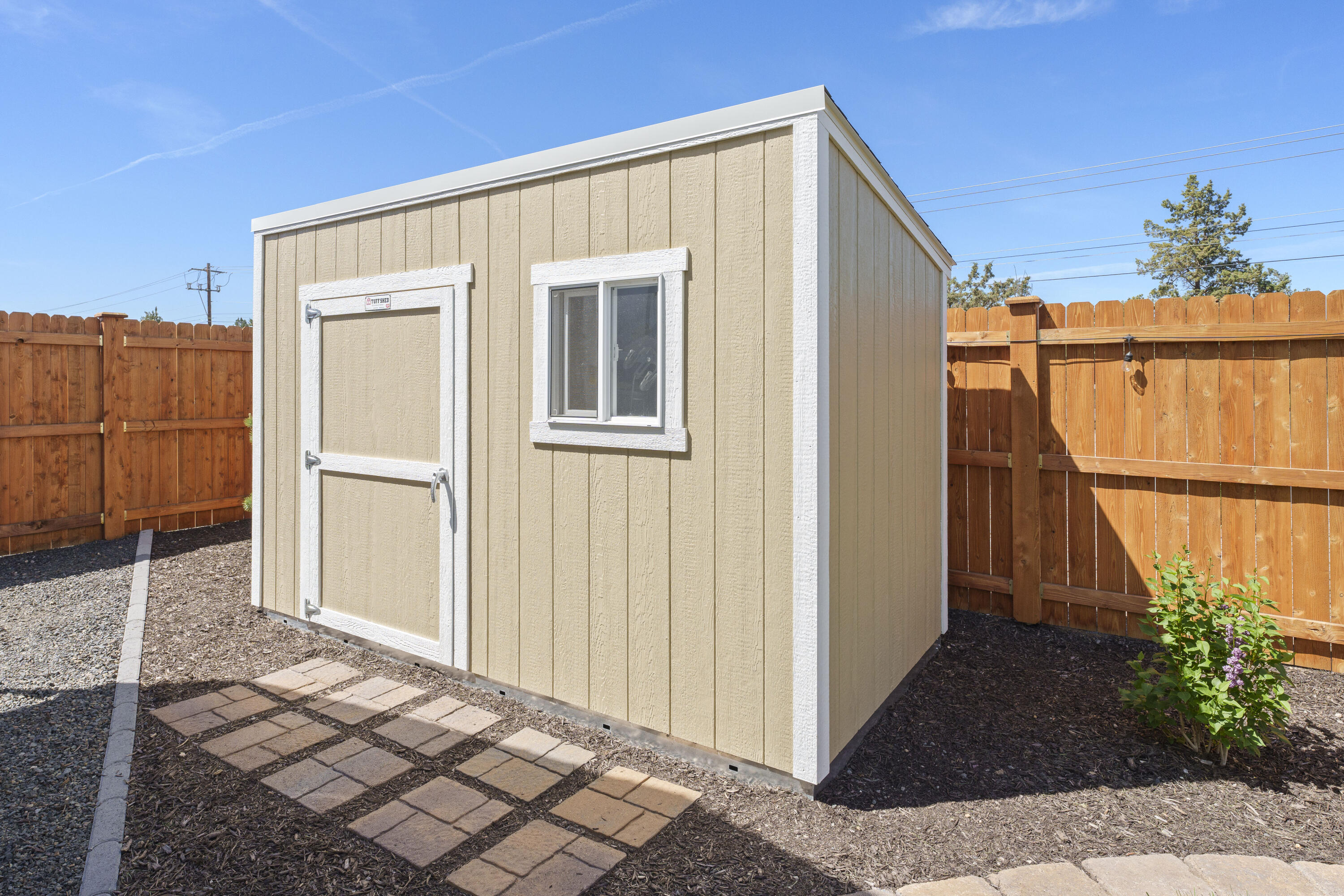 4999 Southwest Yew Place Redmond, OR 97756 - Photo 41 of 50 a front view of a house with a yard