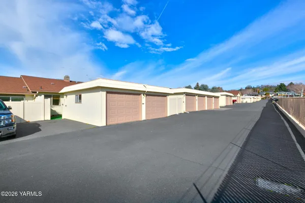 $296,000 | 215 North 56th Avenue, Unit 25, Yakima, WA 98908