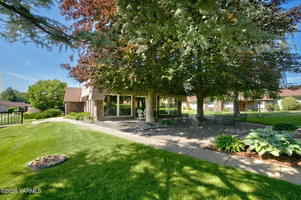 $296,000 | 215 North 56th Avenue, Unit 25, Yakima, WA 98908