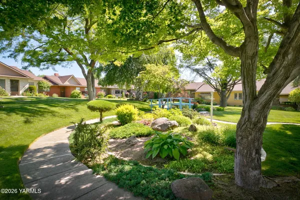 $296,000 | 215 North 56th Avenue, Unit 25, Yakima, WA 98908