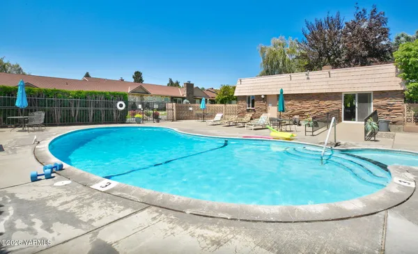 $296,000 | 215 North 56th Avenue, Unit 25, Yakima, WA 98908