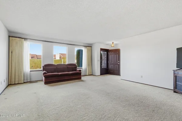 $296,000 | 215 North 56th Avenue, Unit 25, Yakima, WA 98908