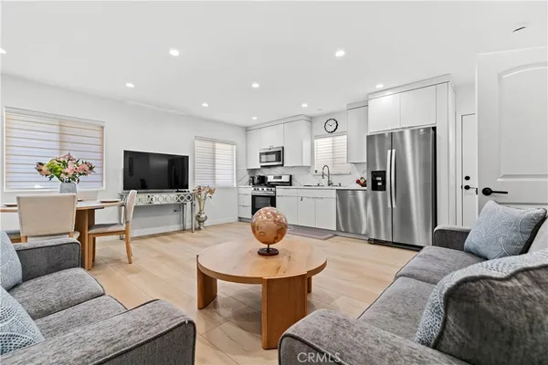 $2,195 | 6712 Ventura Canyon Avenue, Van Nuys, CA 91401