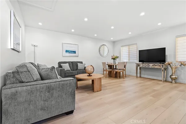$2,195 | 6712 Ventura Canyon Avenue, Van Nuys, CA 91401