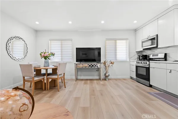 $2,195 | 6712 Ventura Canyon Avenue, Van Nuys, CA 91401