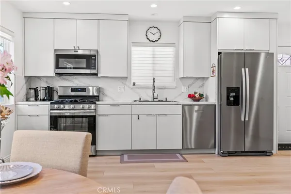 $2,195 | 6712 Ventura Canyon Avenue, Van Nuys, CA 91401