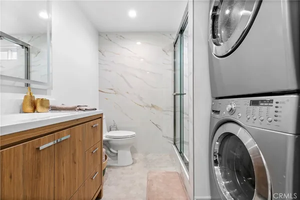 $2,195 | 6712 Ventura Canyon Avenue, Van Nuys, CA 91401