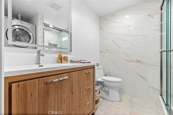 $2,195 | 6712 Ventura Canyon Avenue, Van Nuys, CA 91401