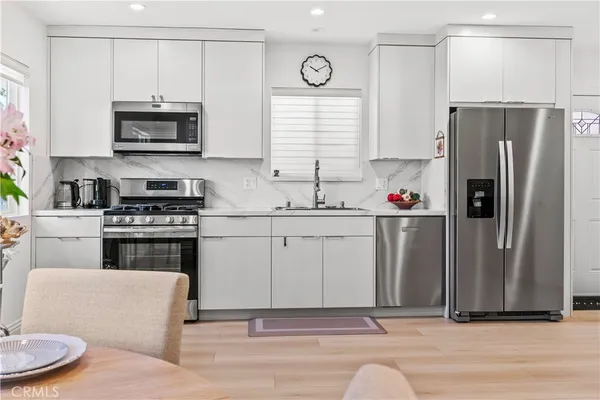 $2,195 | 6712 Ventura Canyon Avenue, Van Nuys, CA 91401