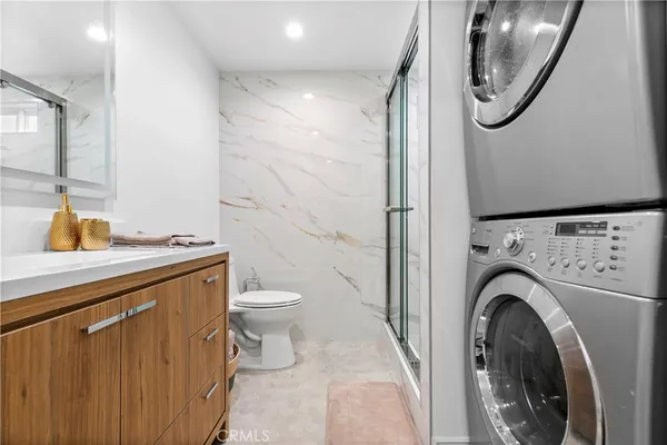 $2,195 | 6712 Ventura Canyon Avenue, Van Nuys, CA 91401