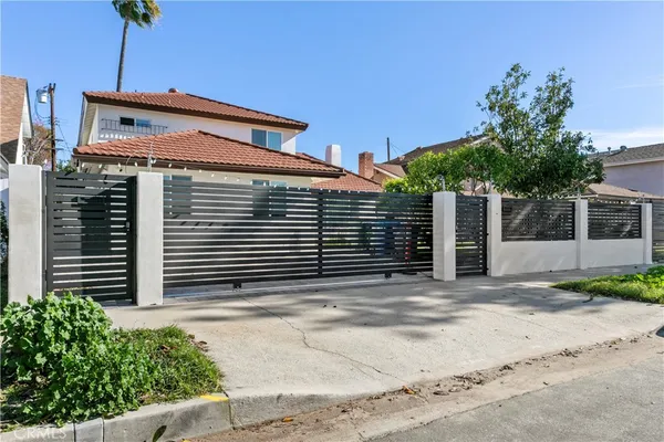 $2,195 | 6712 Ventura Canyon Avenue, Van Nuys, CA 91401