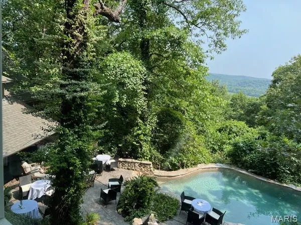 $825,000 | 8 Grandview Trail, Eureka, MO 63025