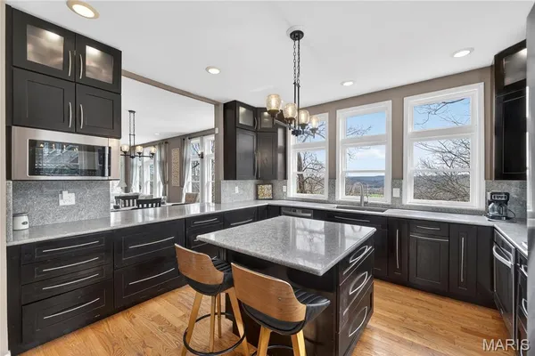 $825,000 | 8 Grandview Trail, Eureka, MO 63025