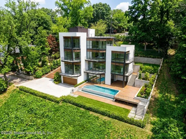 $1,999,999 | 301 Howard Avenue | Grymes Hill