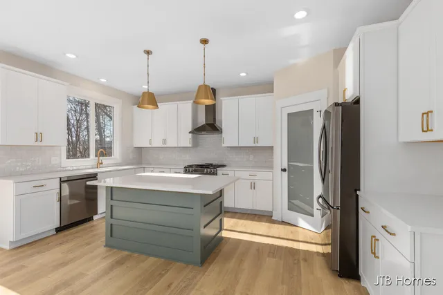 $669,900 | 5926 Valley Point Drive Southeast, Caledonia, MI 49316