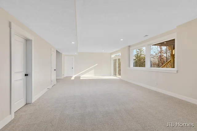 $669,900 | 5926 Valley Point Drive Southeast, Caledonia, MI 49316