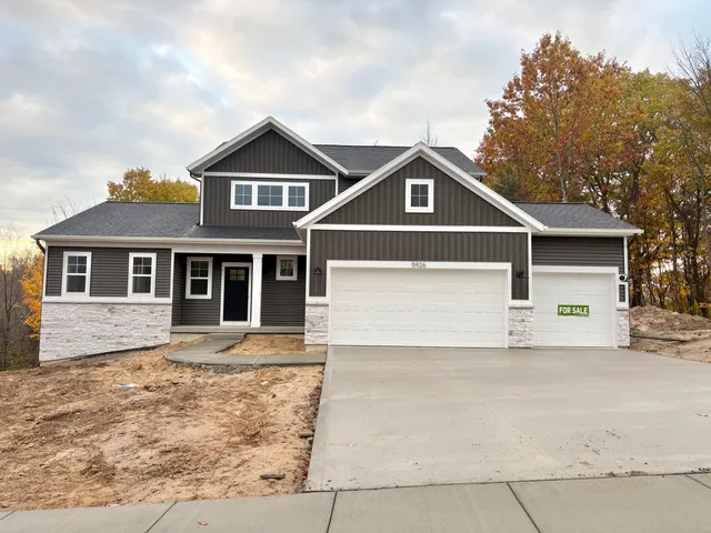 $669,900 | 5926 Valley Point Drive Southeast, Caledonia, MI 49316