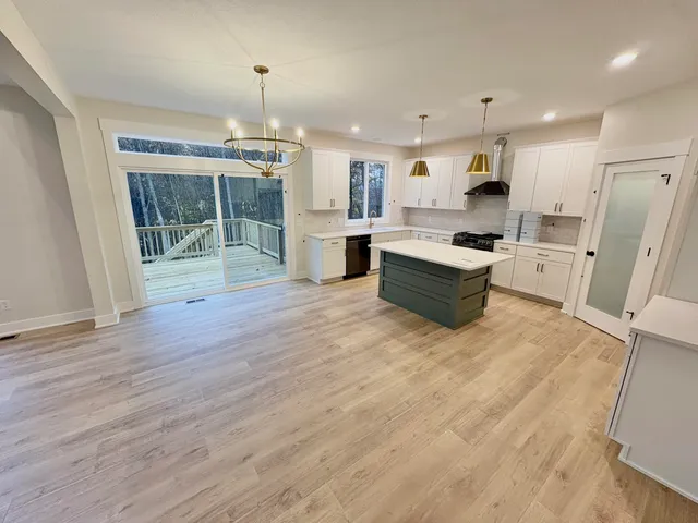 $669,900 | 5926 Valley Point Drive Southeast, Caledonia, MI 49316