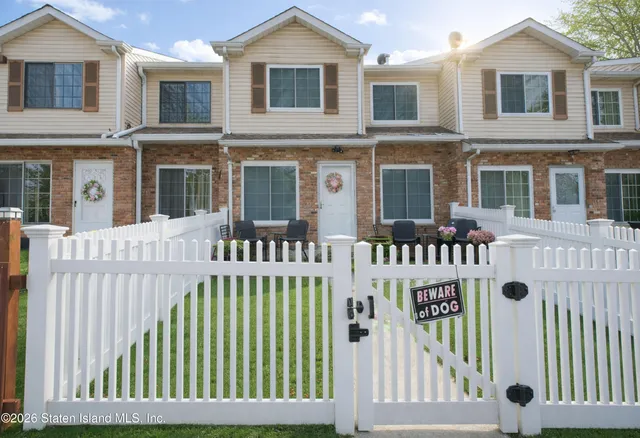 $549,999 | 21 Ferndale Avenue | New Springville