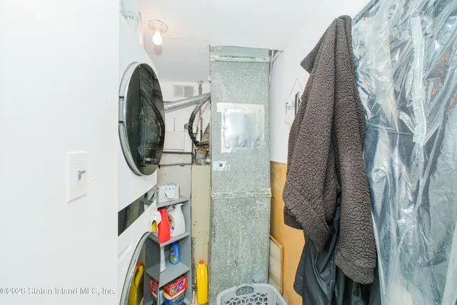 $549,999 | 21 Ferndale Avenue | New Springville