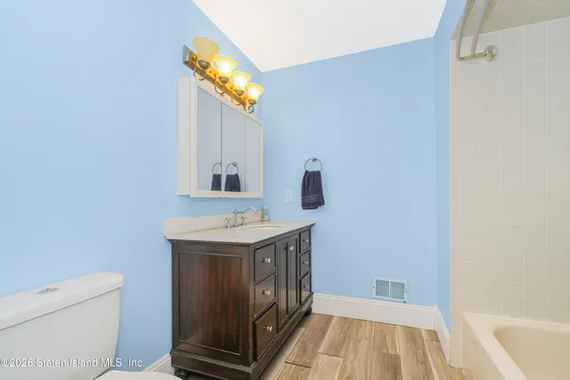 $549,999 | 21 Ferndale Avenue | New Springville