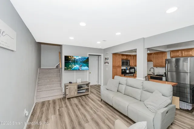 $549,999 | 21 Ferndale Avenue | New Springville