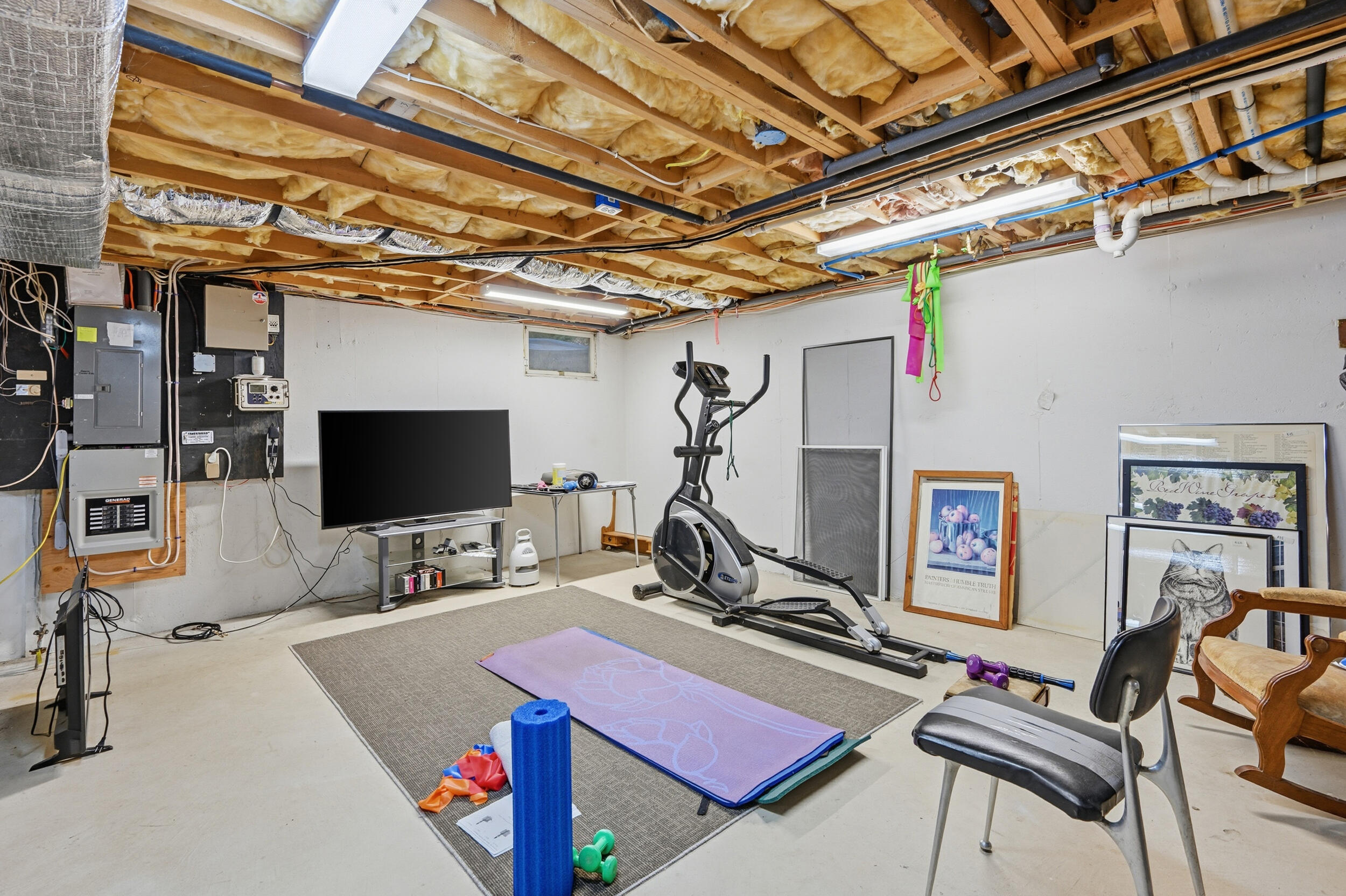 28 Lakeview Avenue Chatham, MA 02633 - Photo 33 of 63 a room with furniture and a flat screen tv