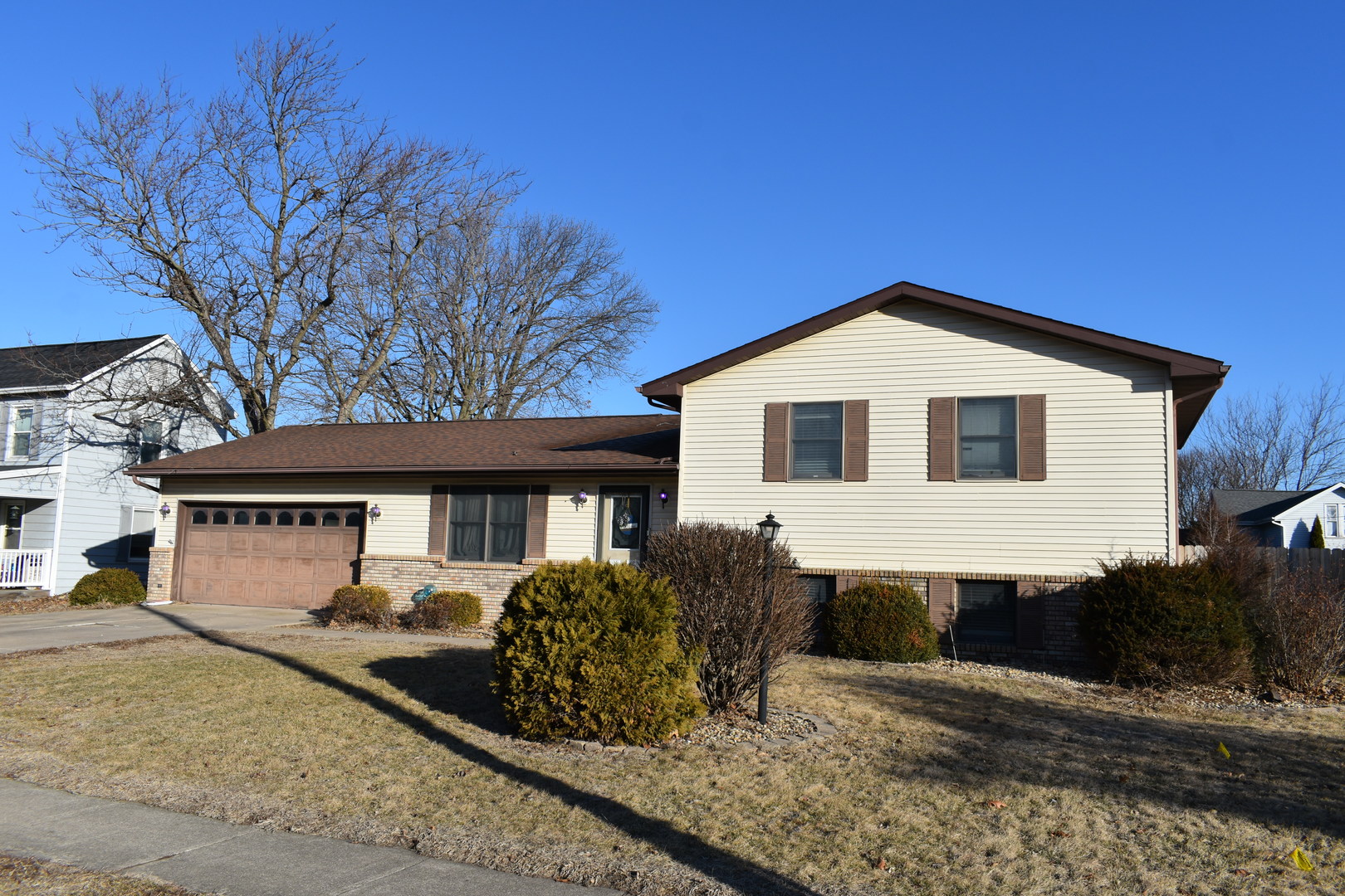 35 West 5th Street El Paso, IL 61738 - Photo 1 of 29 a front view of a house with a yard