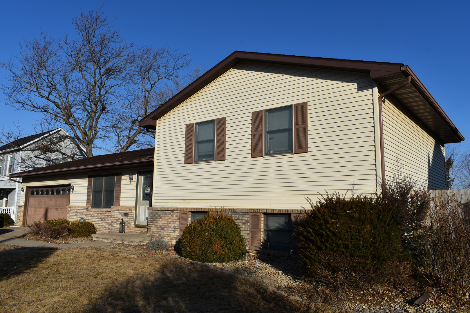 35 West 5th Street El Paso, IL 61738 - Photo 2 of 29 a front view of a house with a yard