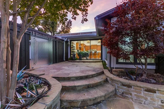 $699,000 | 10585 Pagewood Drive, Dallas, TX 75230