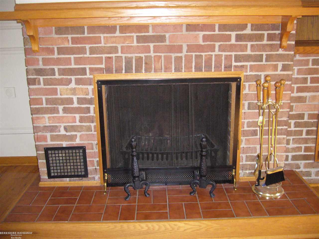 4221 Highland Road Milford, MI 48380 - Photo 9 of 33 50028301-8.JPG