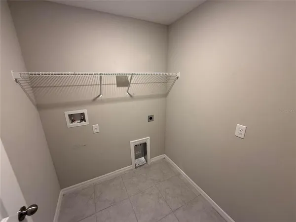 a view of utility room