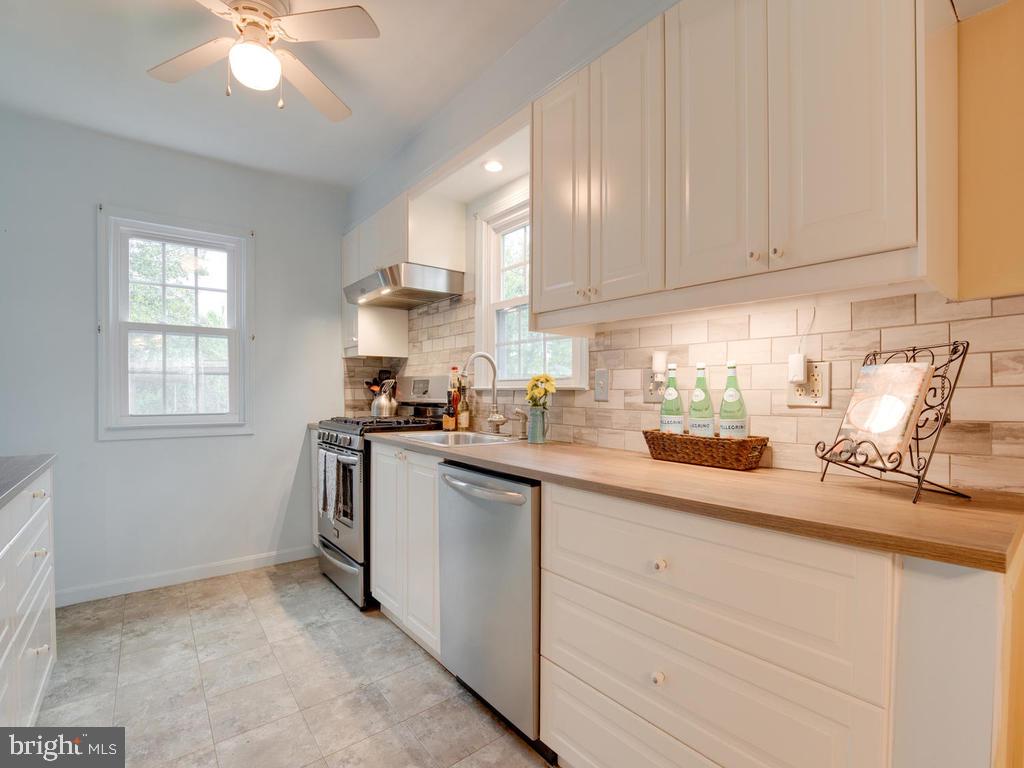 313 Charles Road Linthicum, MD 21090 - Photo 11 of 35 Perfect place to create your favorite dish.