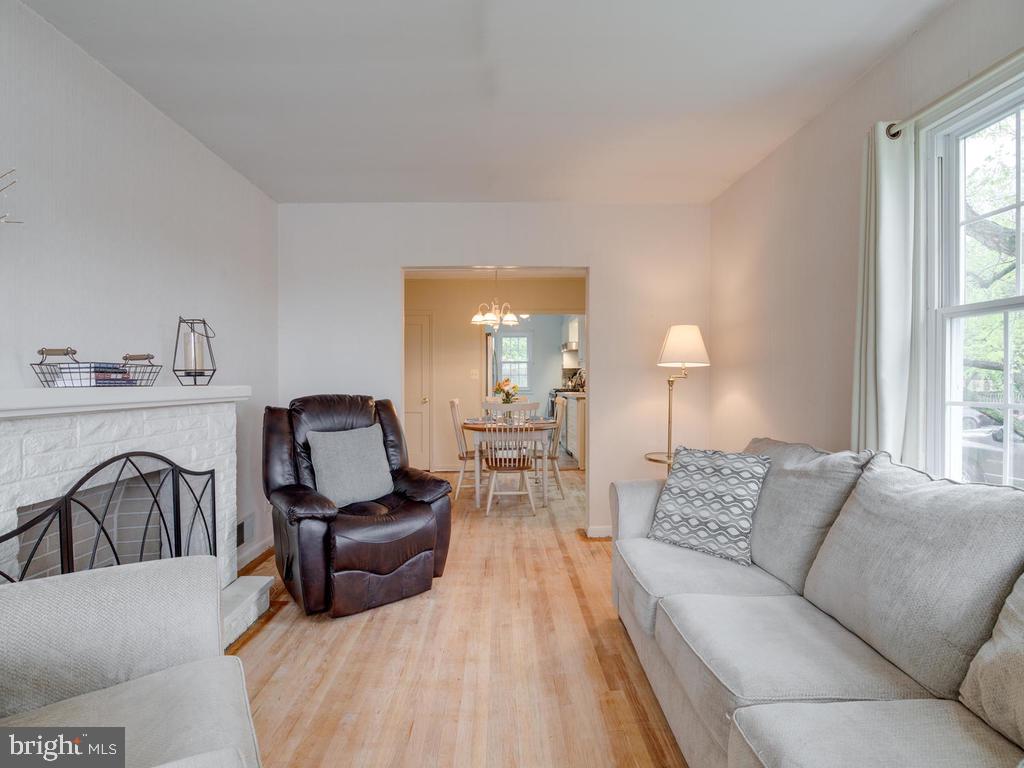 313 Charles Road Linthicum, MD 21090 - Photo 6 of 35