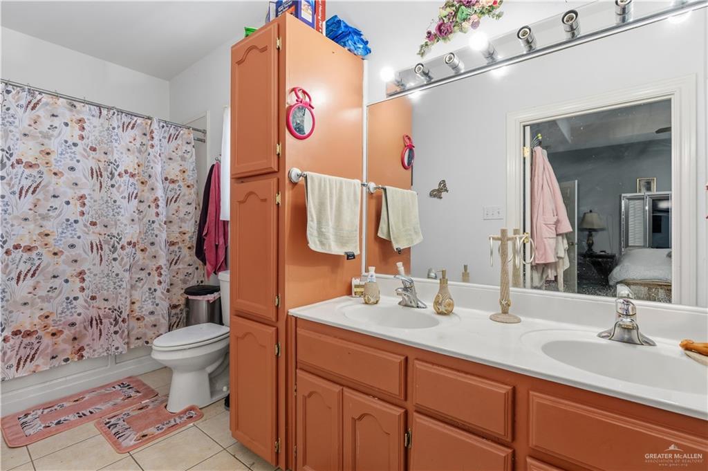 1315 Rio Comal Circle San Juan, TX 78589 - Photo 10 of 16 a bathroom with a sink and a mirror