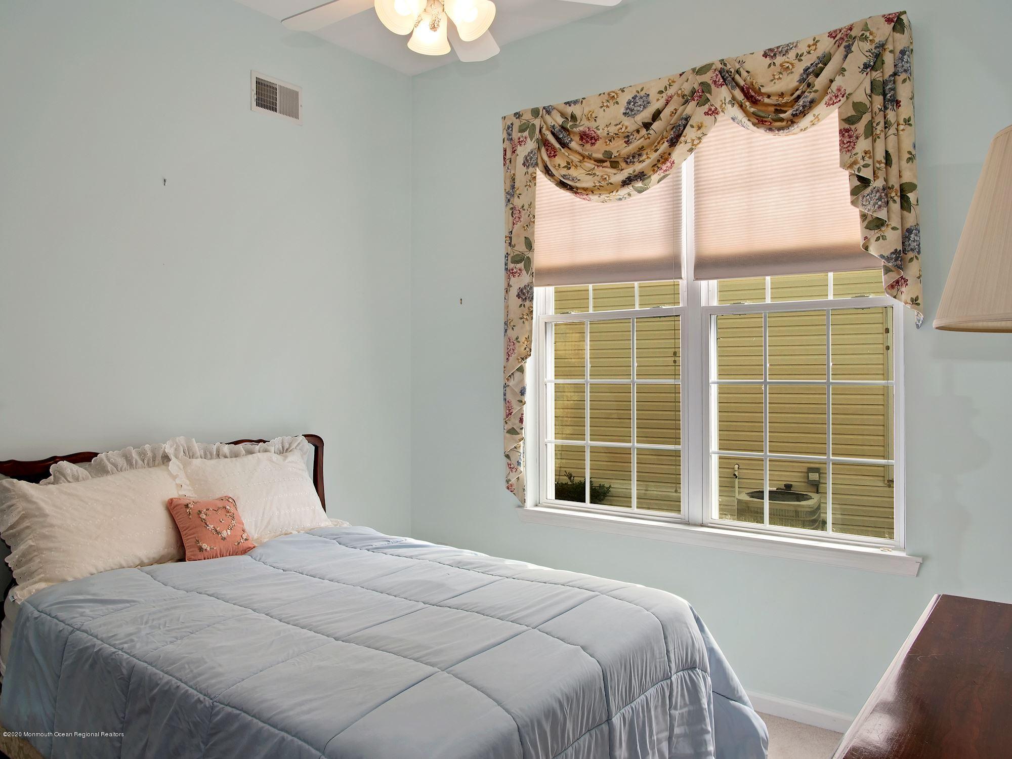15 Winged Foot Road Jackson, NJ 08527 - Photo 25 of 34 a bedroom with a bed and a window