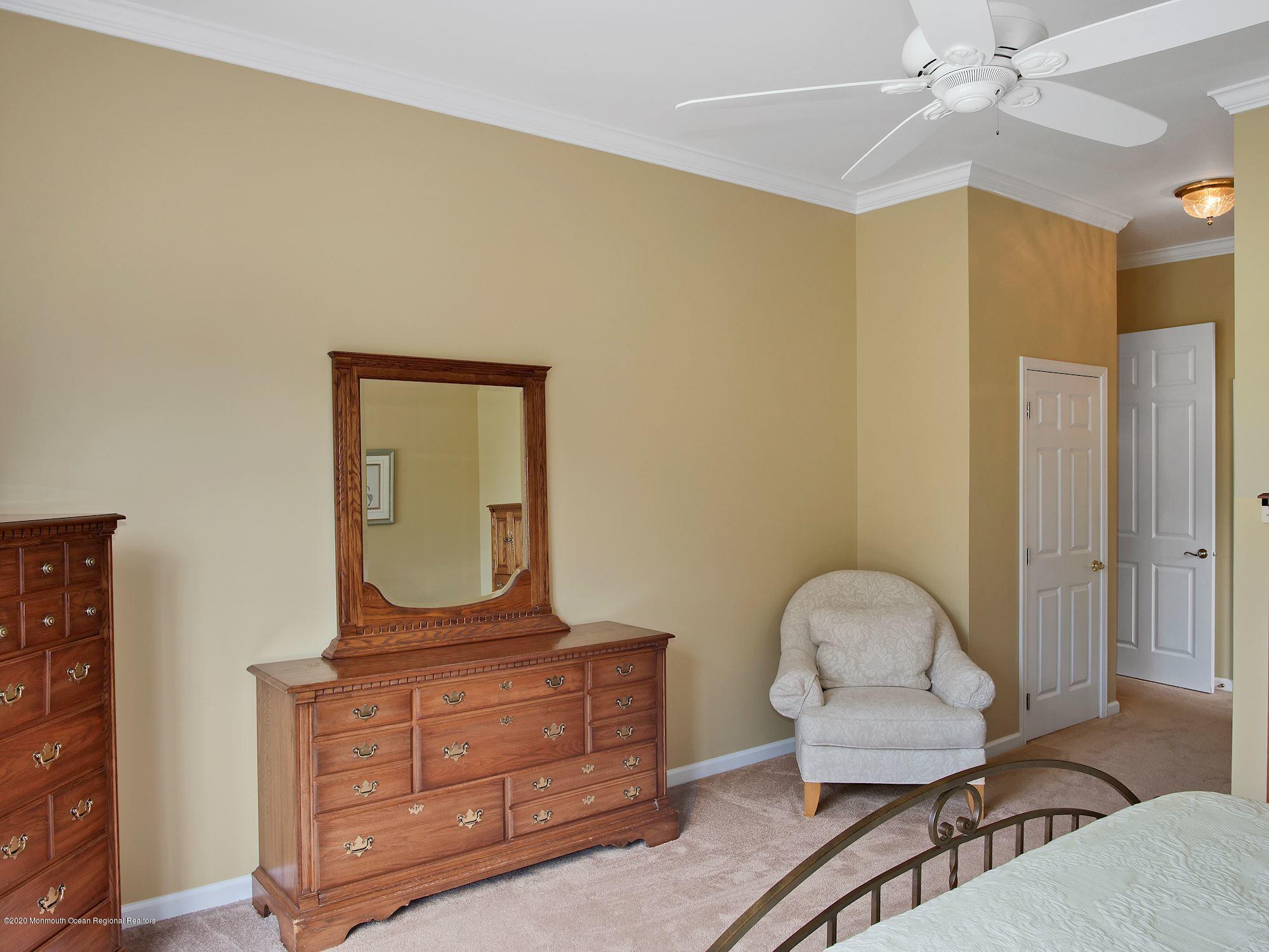 15 Winged Foot Road Jackson, NJ 08527 - Photo 28 of 34 a living room with furniture