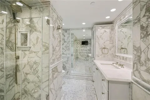 $670,000 | 2100 St Charles Avenue, Unit 7 MN, New Orleans, LA 70130