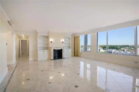 $670,000 | 2100 St Charles Avenue, Unit 7 MN, New Orleans, LA 70130