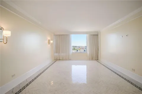 $670,000 | 2100 St Charles Avenue, Unit 7 MN, New Orleans, LA 70130