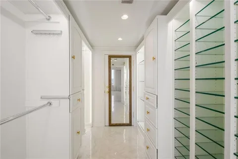 $670,000 | 2100 St Charles Avenue, Unit 7 MN, New Orleans, LA 70130