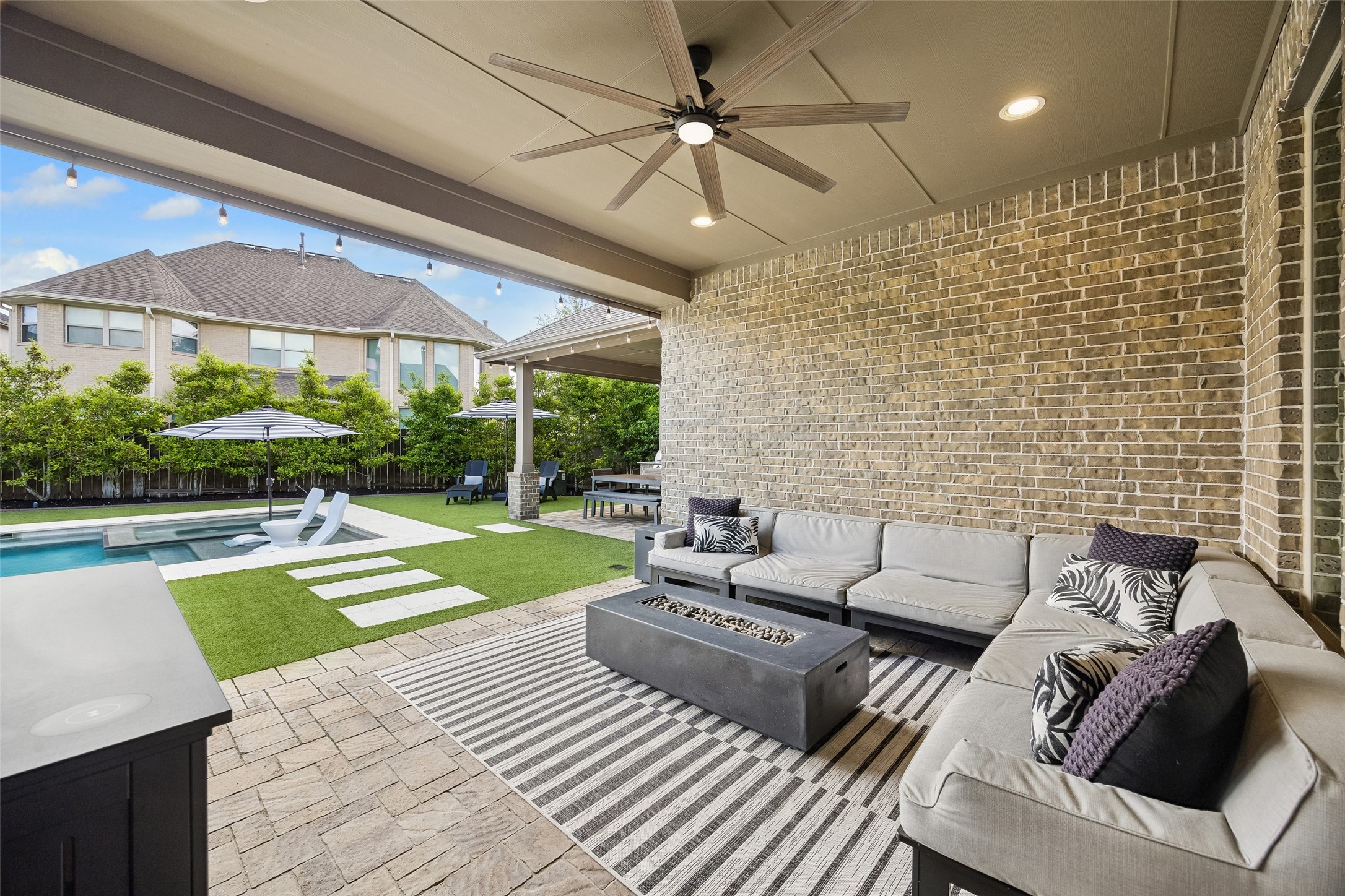 2807 Mayfield Ridge Lane Katy, TX 77494 - Photo 43 of 50 a view of a patio with couches and pool