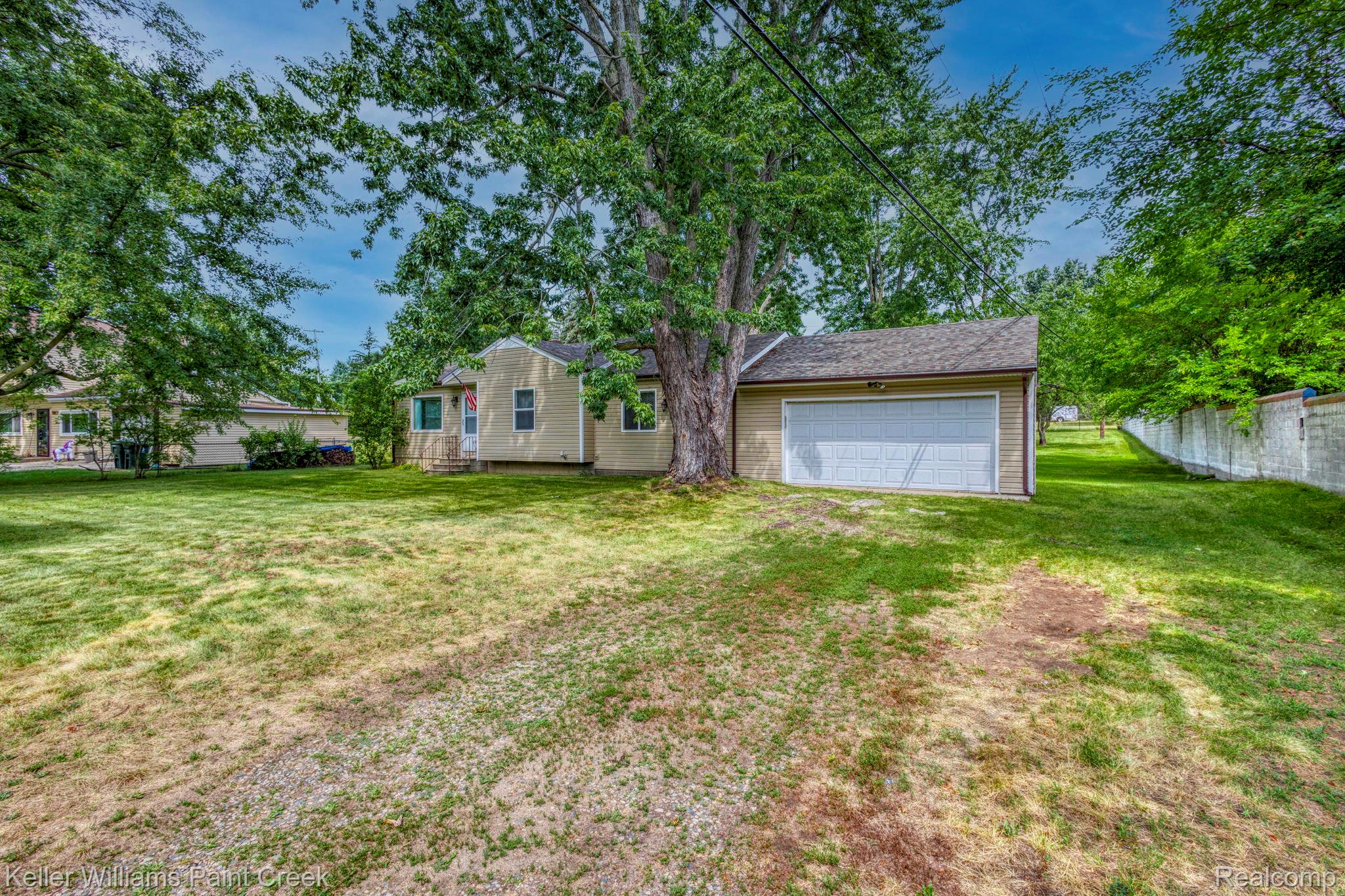 2244 Hammerslea Road Lake Orion, MI 48359 - Photo 1 of 21 Expansive Front Yard and Driveway